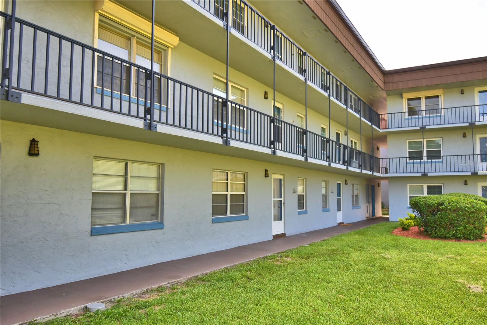 Photo of 333 LAKE HOWARD DR NW #102D WINTER HAVEN FL 33880