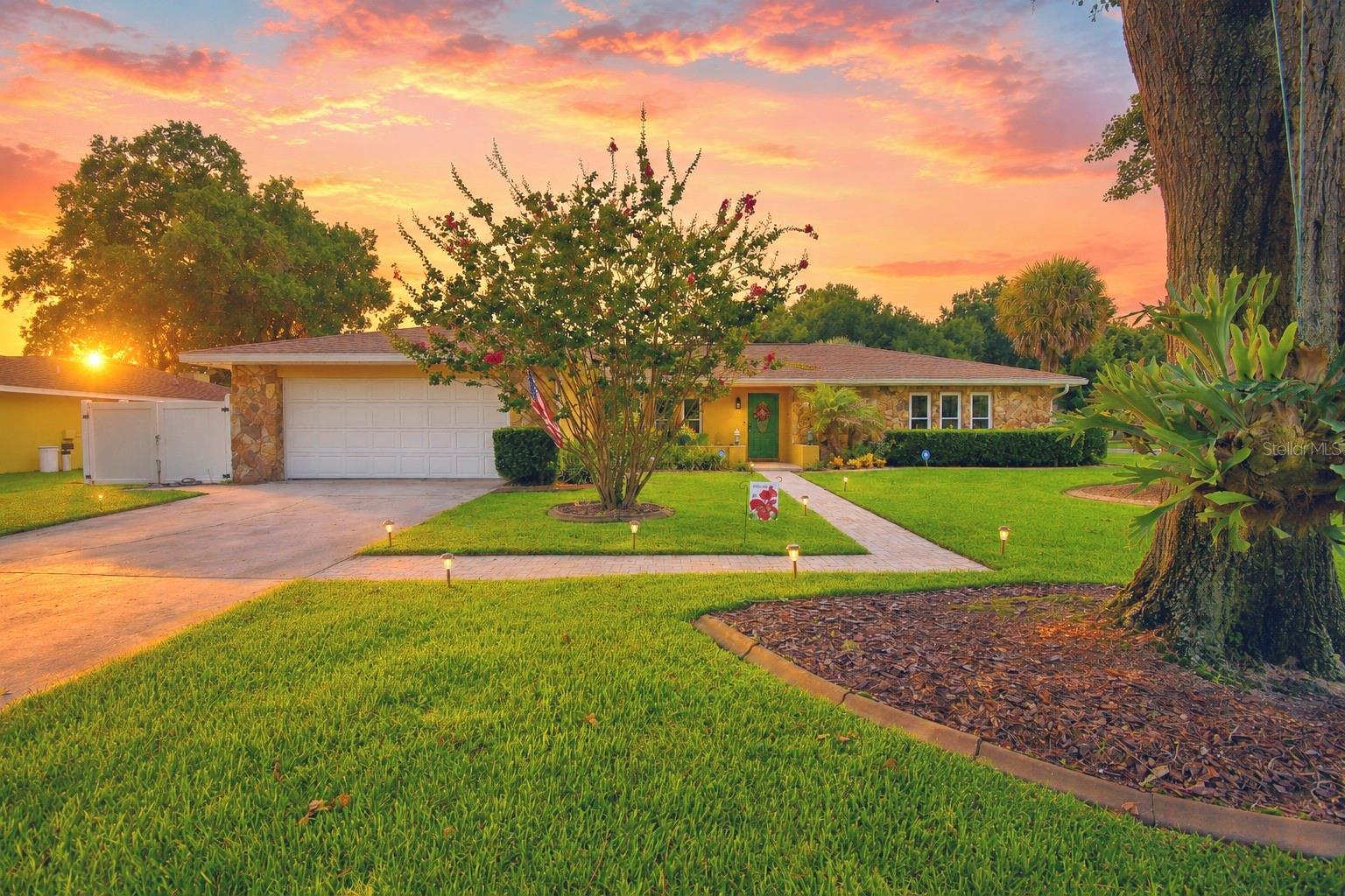 Photo of 902 CRESTVIEW DRIVE AUBURNDALE FL 33823
