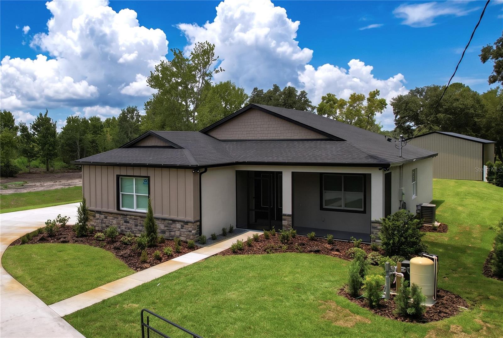 Photo of 8308 GIBSON OAKS DRIVE LAKELAND FL 33809