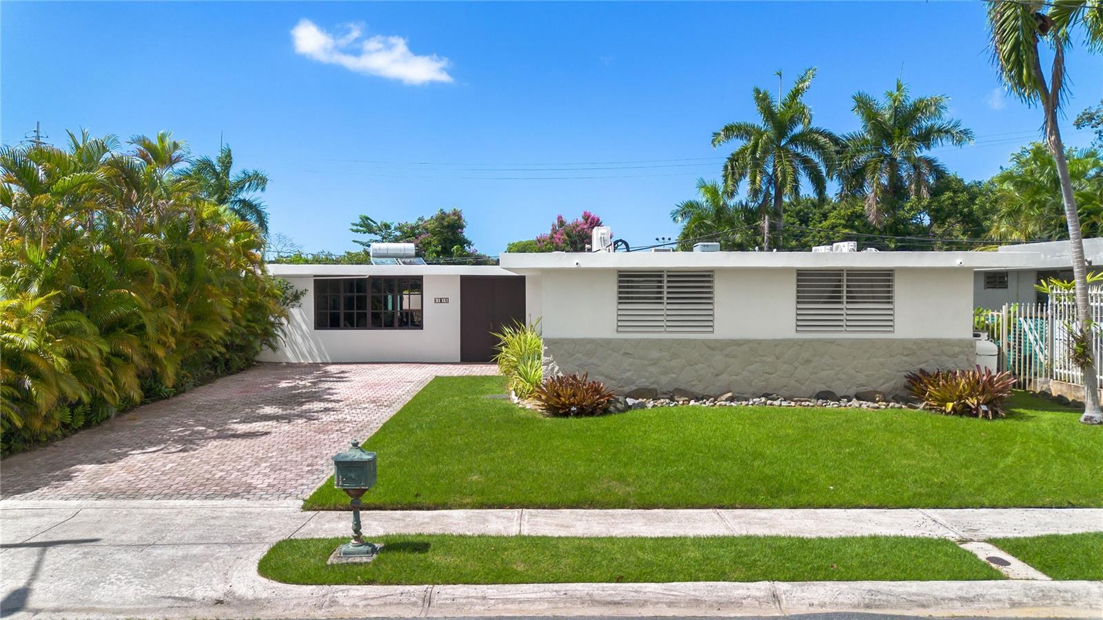 Photo of Urb. Torrimar PASEO DE LA ALHAMBRA #1-16 GUAYNABO PR 00966