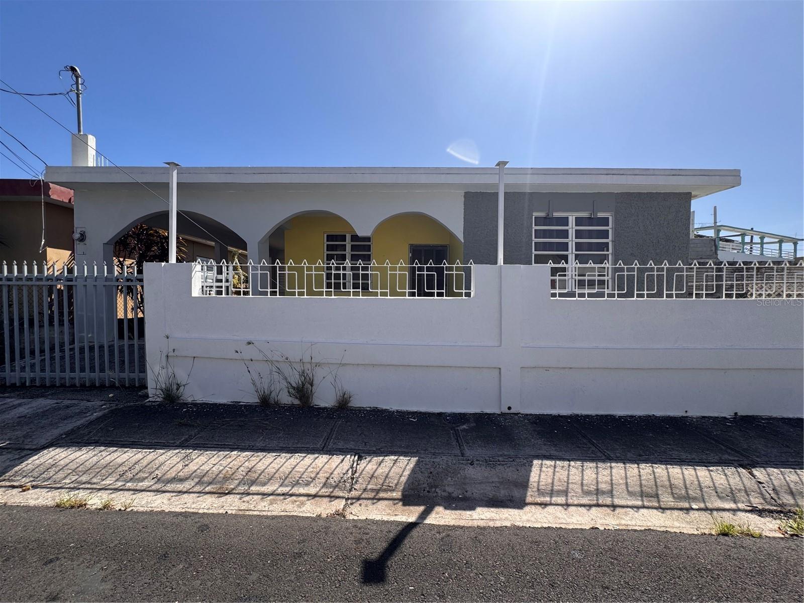 Photo of 737(M-33), 3 St. LLANOS DEL SUR PONCE PR 00730