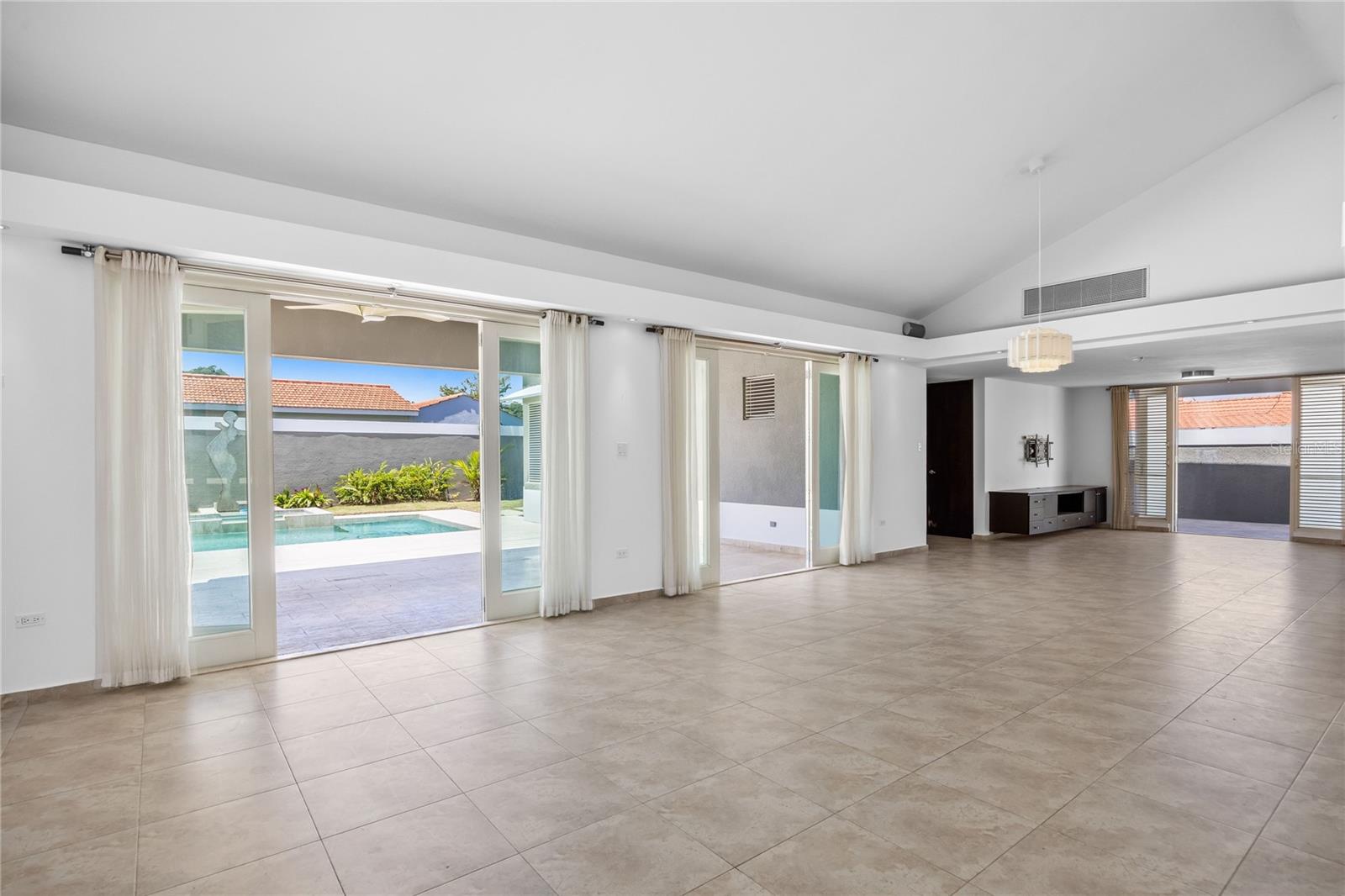 Photo of 354 CAMINO DEL CUPEY DORADO PR 00646
