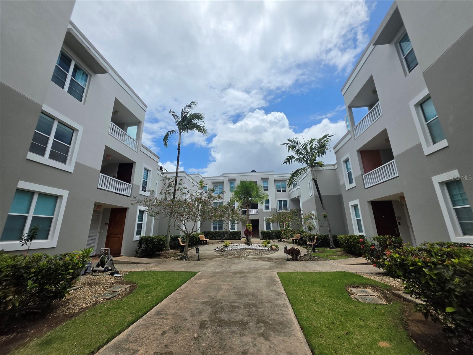 Photo of AVE. PALACIO DE VERSALLES PALACIOS #F 401 TOA ALTA PR 00953