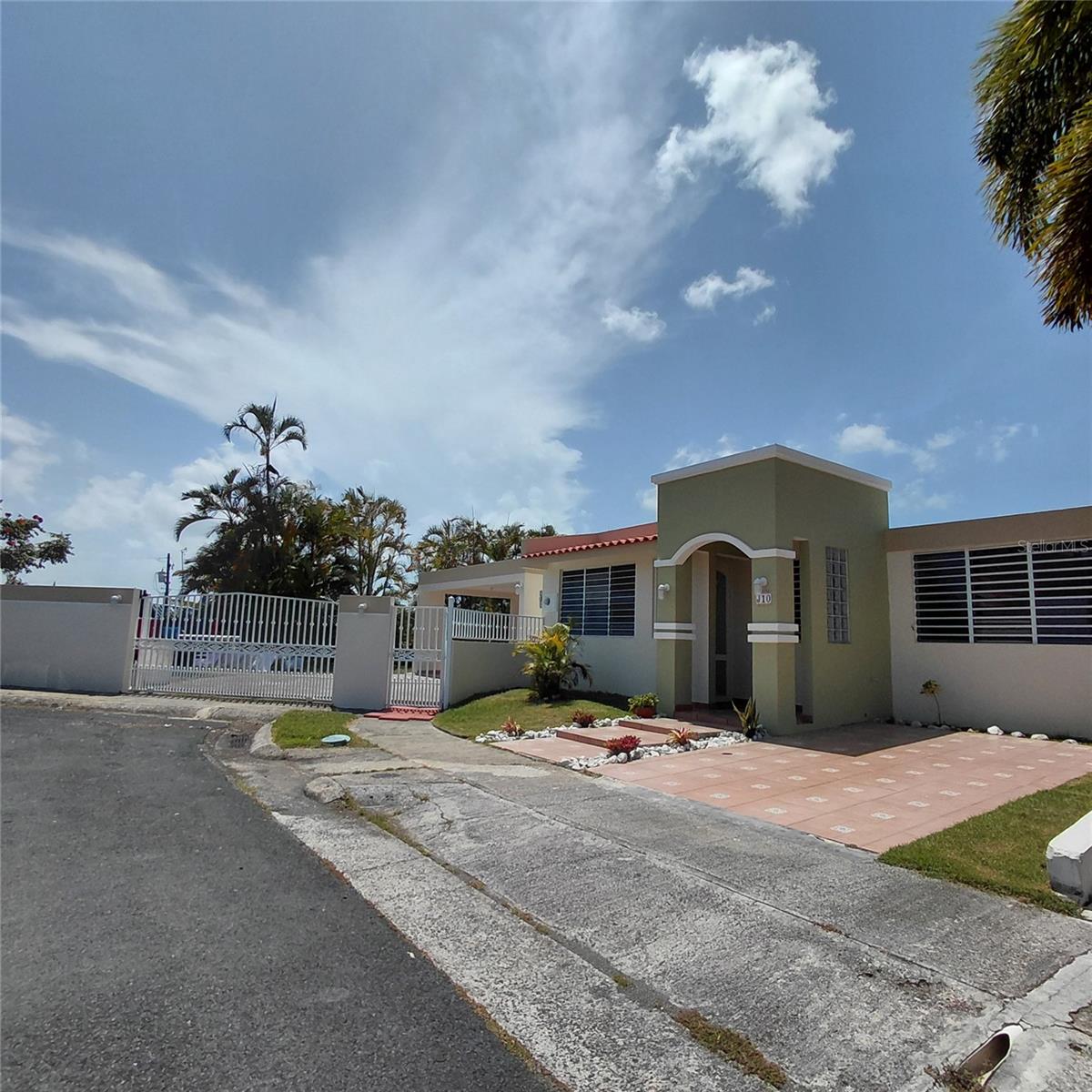 Photo of GERANIO ST. #J-10 LLANOS DE GURABO DEV. GURABO PR 00778
