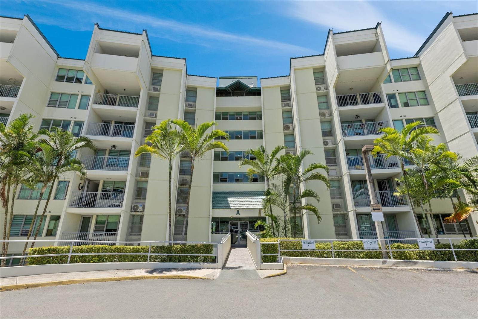 Photo of . CLL REGINA MEDINA #308 GUAYNABO PR 00969