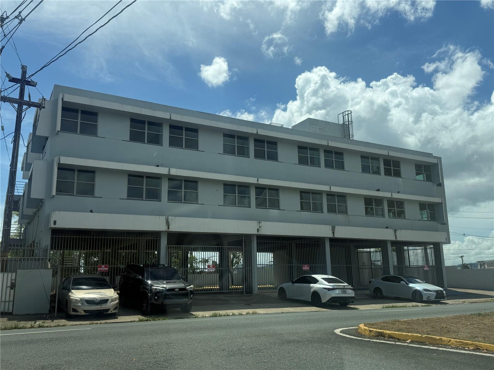 Photo of 174 DR. AGUSTIN STAHL BAYAMON PR 00959