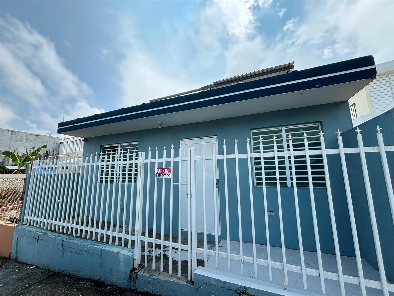 Photo of calle 2 A-6 URB ROYAL TOWN BAYAMON PR 00956
