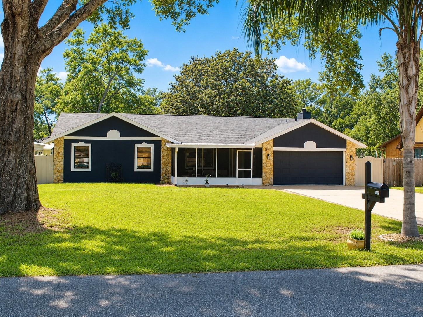 Photo of 27627 LOIS DRIVE TAVARES FL 32778