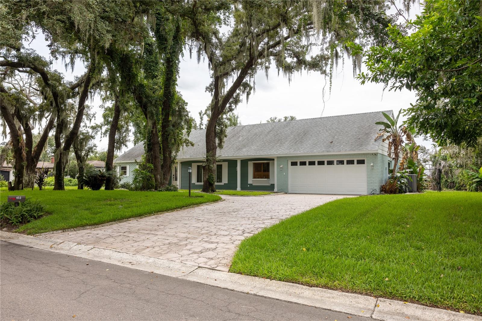 Photo of 615 VALLE VISTA DRIVE BRANDON FL 33511