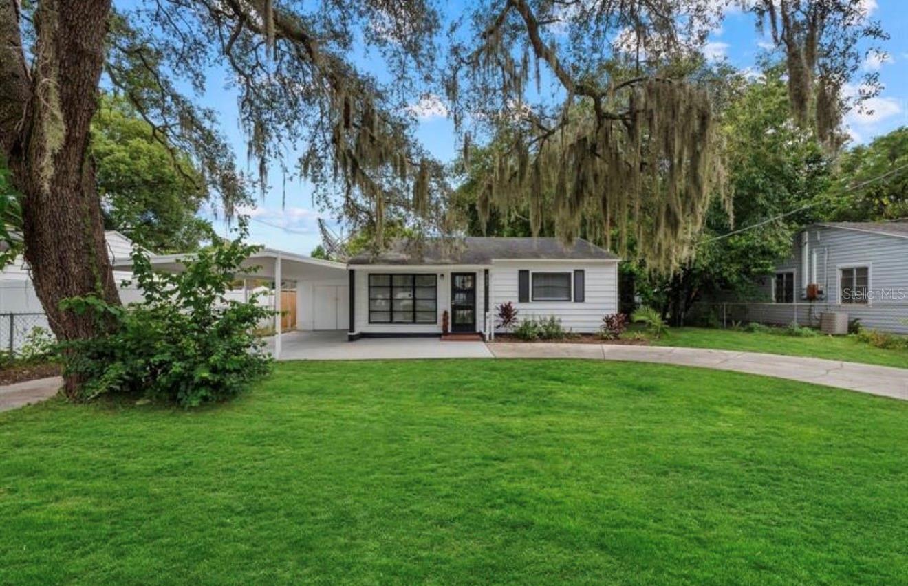 Photo of 305 E BOUGAINVILLEA AVENUE TAMPA FL 33612
