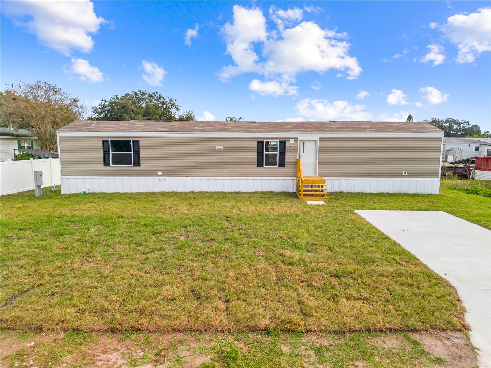 Photo of 411 LAGOON COURT KENANSVILLE FL 34739