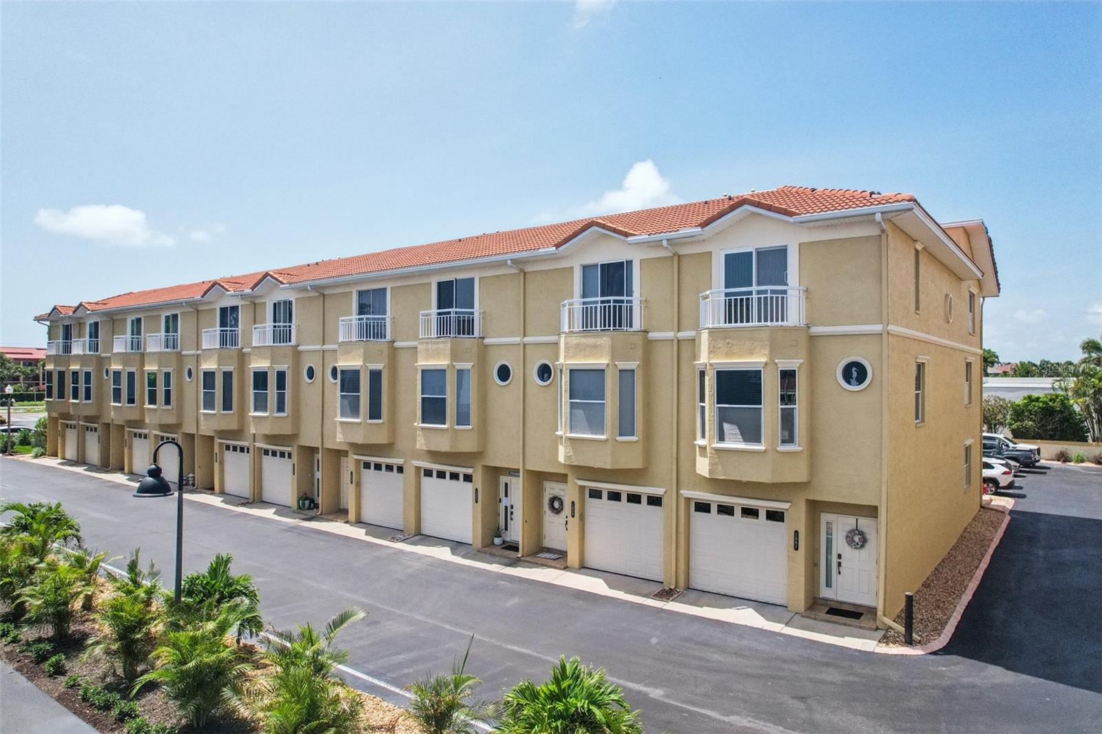 Photo of 1061 PINELLAS BAYWAY ST PETERSBURG FL 33715
