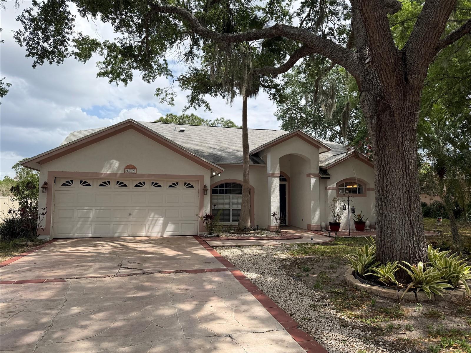 Photo of 9508 GLENPOINTE DRIVE RIVERVIEW FL 33569