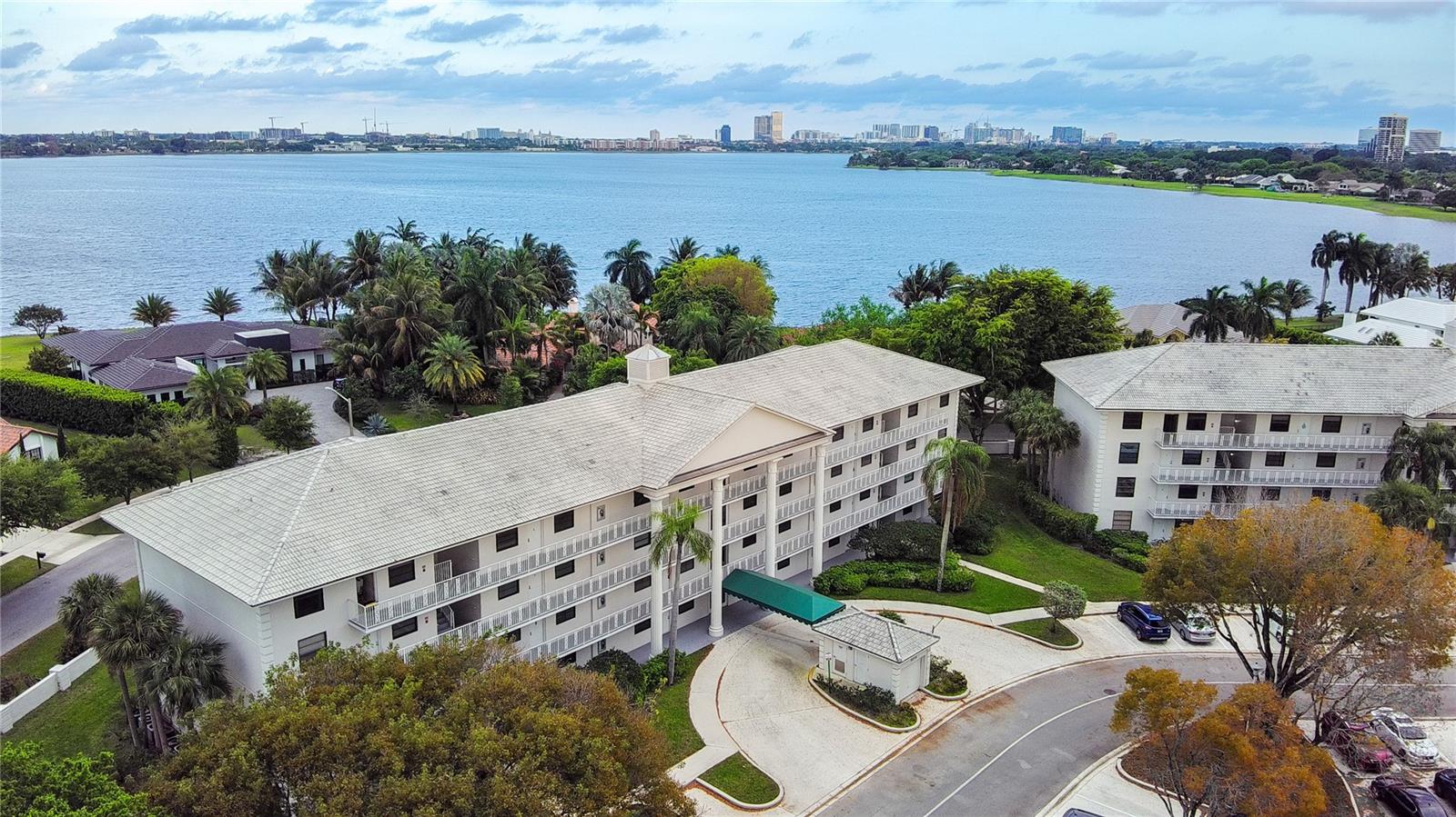 Photo of 3635 WHITEHALL DRIVE #401 WEST PALM BEACH FL 33401