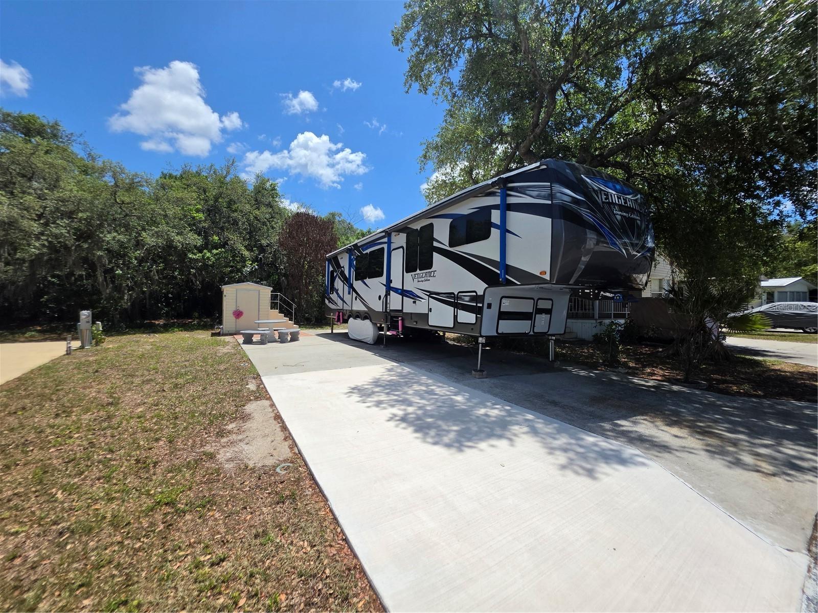 Photo of 7371 INTERNATIONAL CIRCLE LAKE WALES FL 33898
