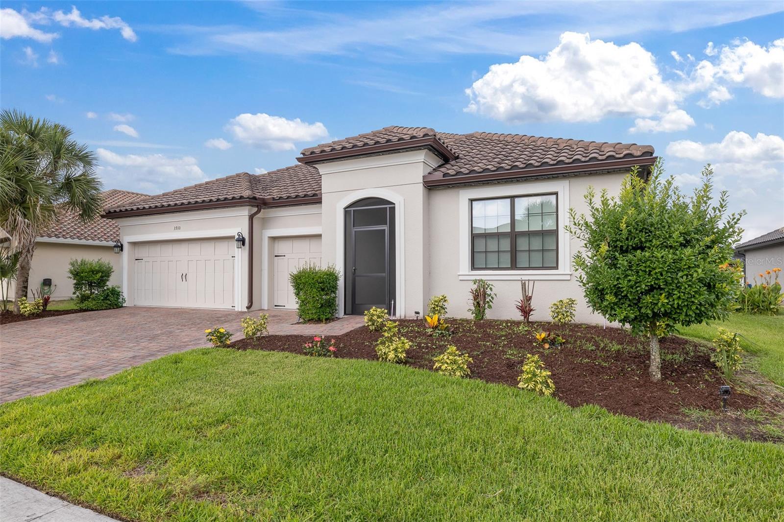 Photo of 3910 REDFIN PLACE KISSIMMEE FL 34746