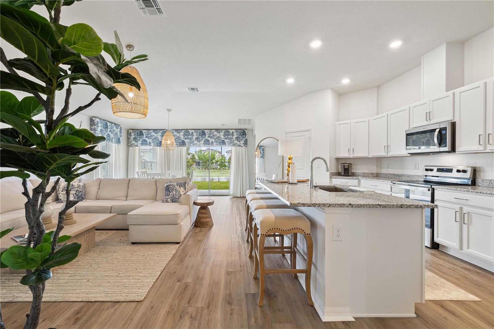 Photo of 915 OVERPOOL AVENUE DAVENPORT FL 33896