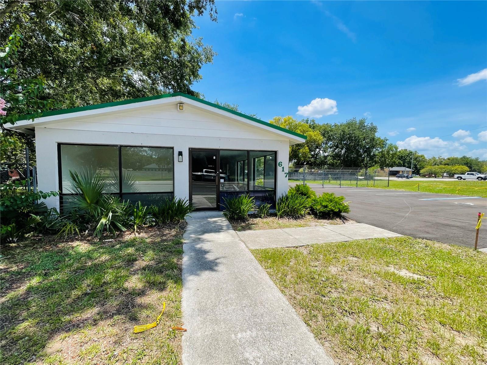 Photo of 617 N JOHN YOUNG PARKWAY KISSIMMEE FL 34741