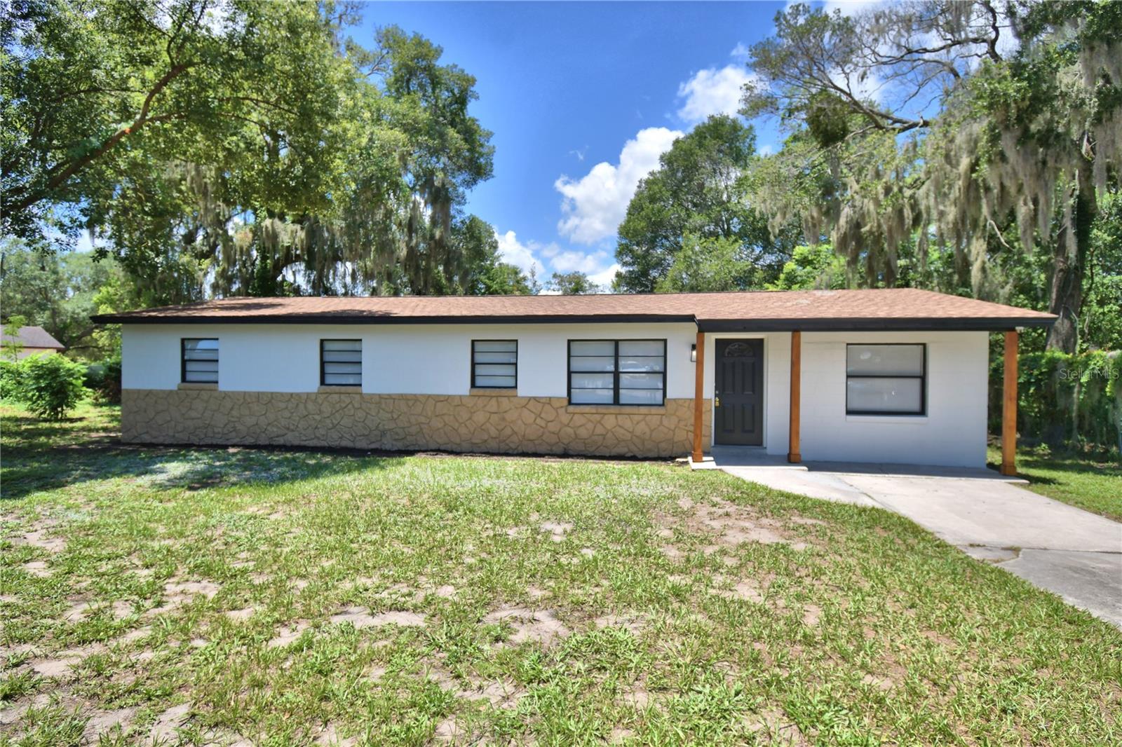 Photo of 808 OAKMONT COURT DELAND FL 32720