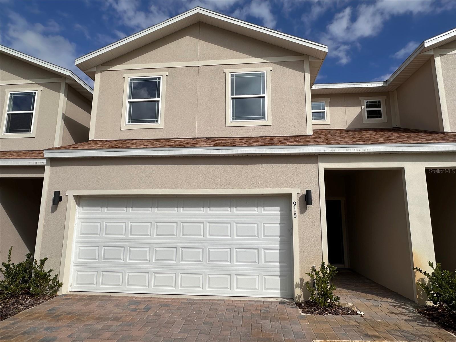 Photo of 915 LAKEFRONT VILLAGE DRIVE CLERMONT FL 34711