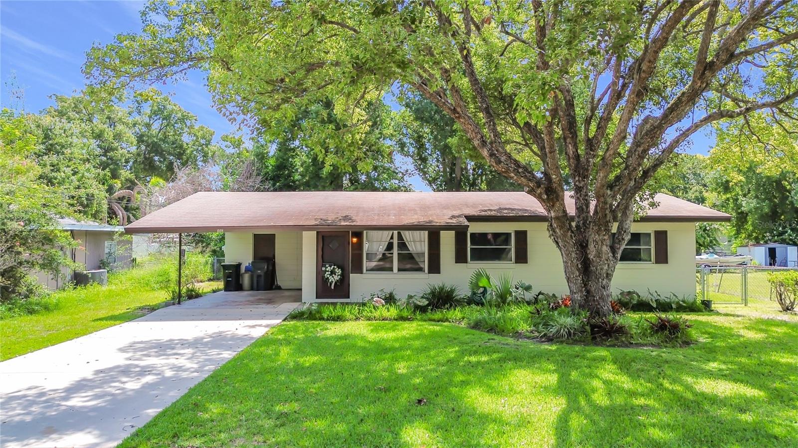 Photo of 220 PINEHURST DR AUBURNDALE FL 33823