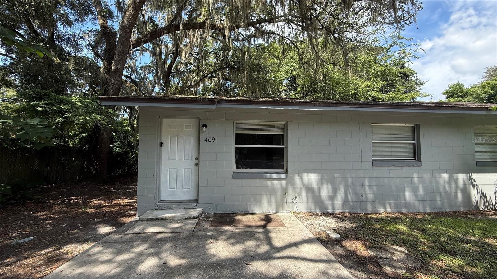 Photo of 409 LAKE STREET WILDWOOD FL 34785