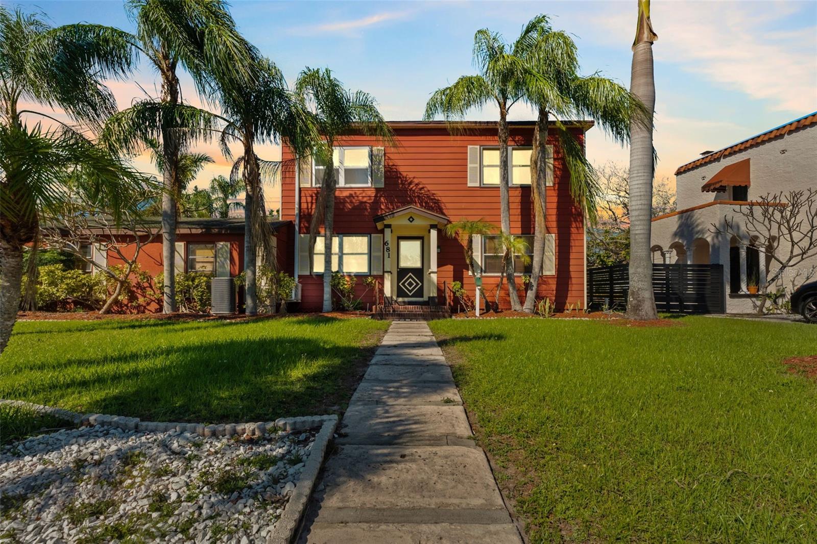 Photo of 681 JASMINE WAY ST PETERSBURG FL 33705