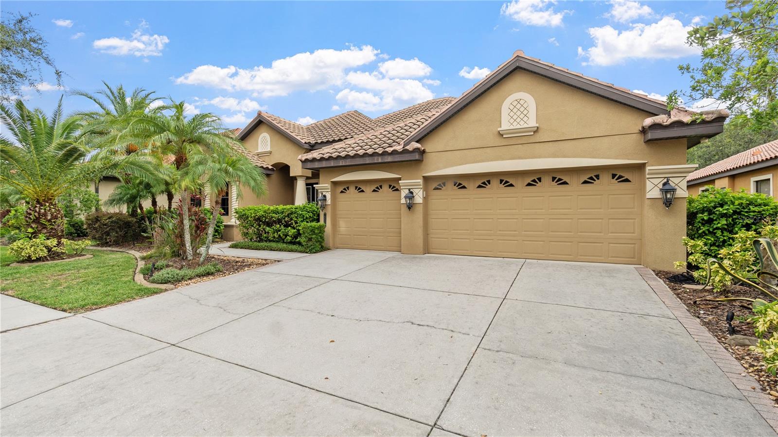 Photo of 20023 PERGOLA BEND LANE TAMPA FL 33647