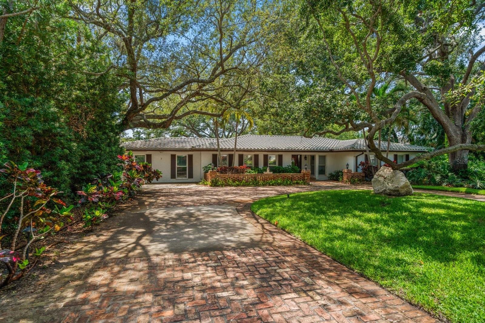 Photo of 7 ROSERY LANE BELLEAIR FL 33756