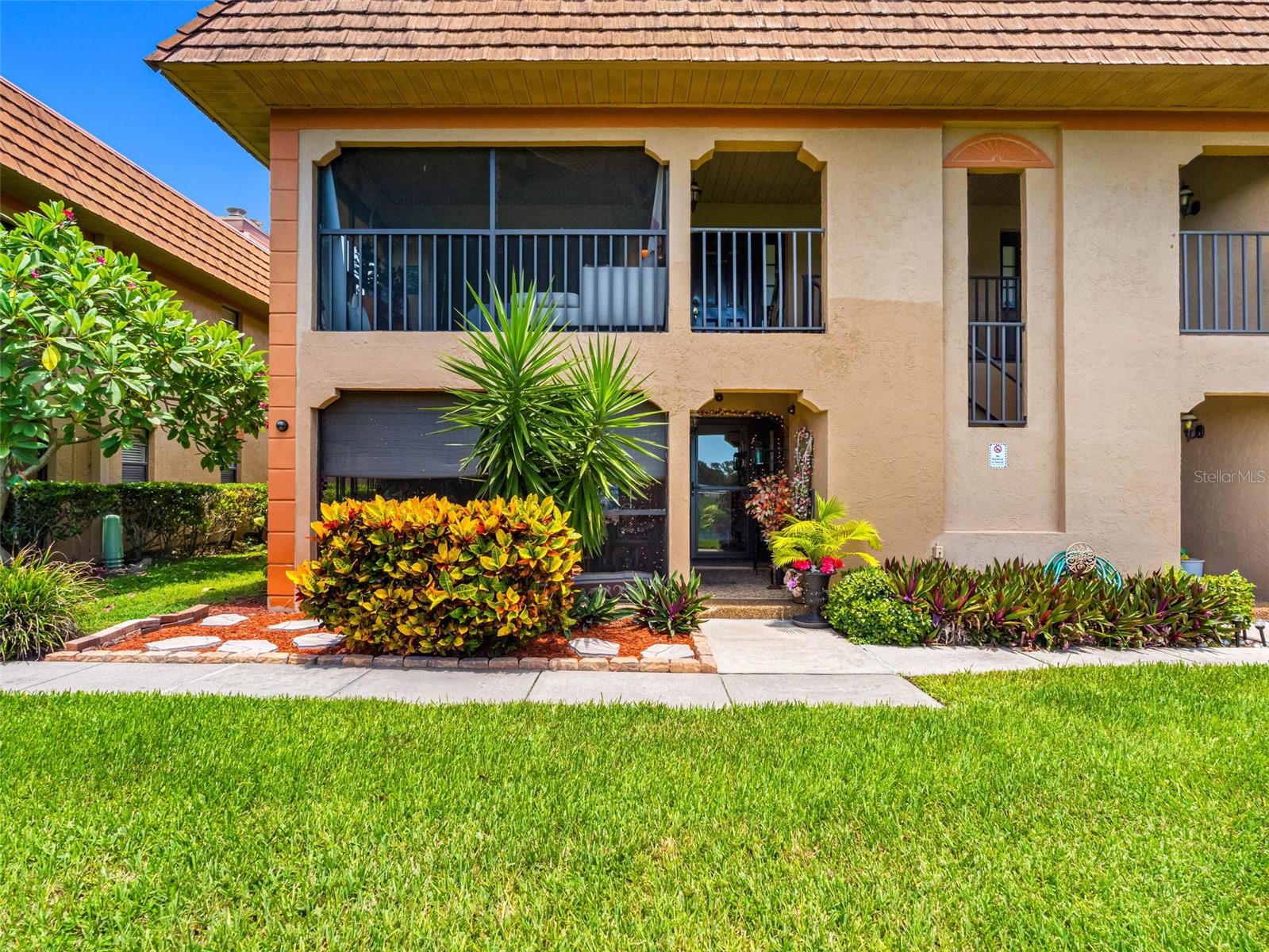 Photo of 10182 SEMINOLE ISLAND DR LARGO FL 33773