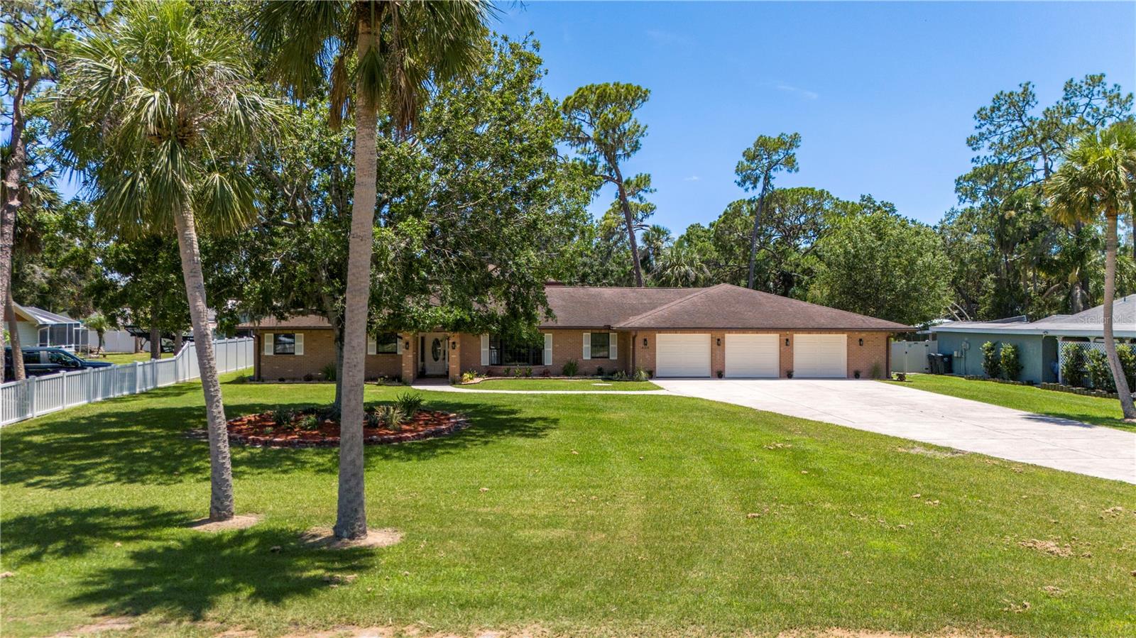 Photo of 404 DICKMAN DRIVE RUSKIN FL 33570