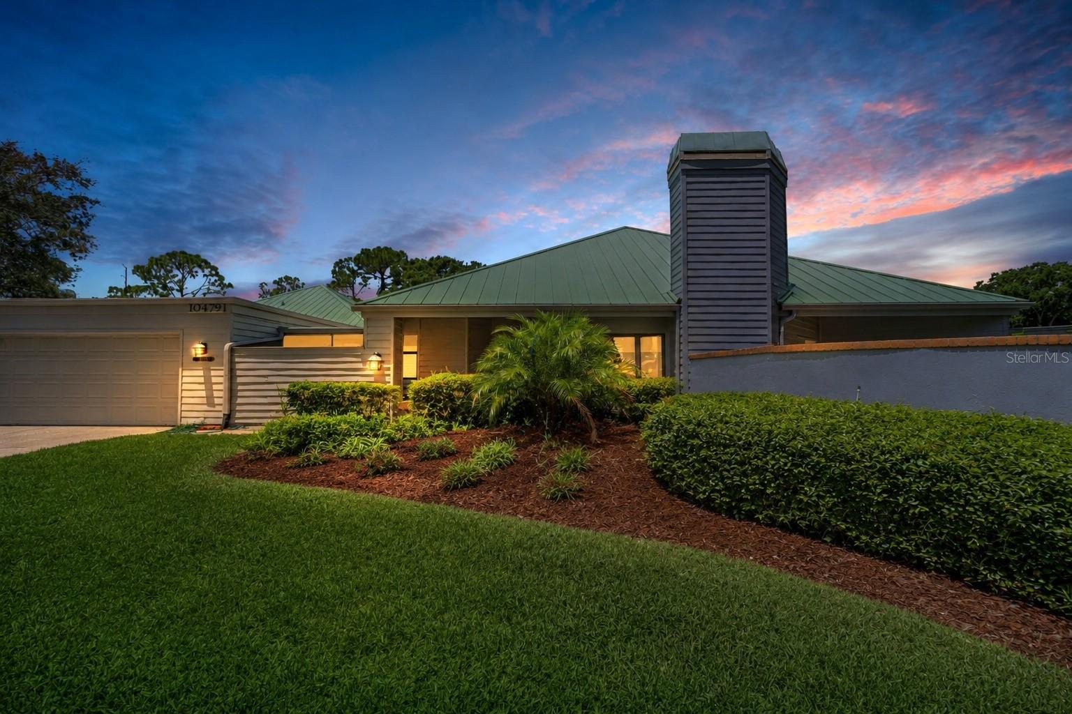 Photo of 10479 LONGWOOD DRIVE SEMINOLE FL 33777