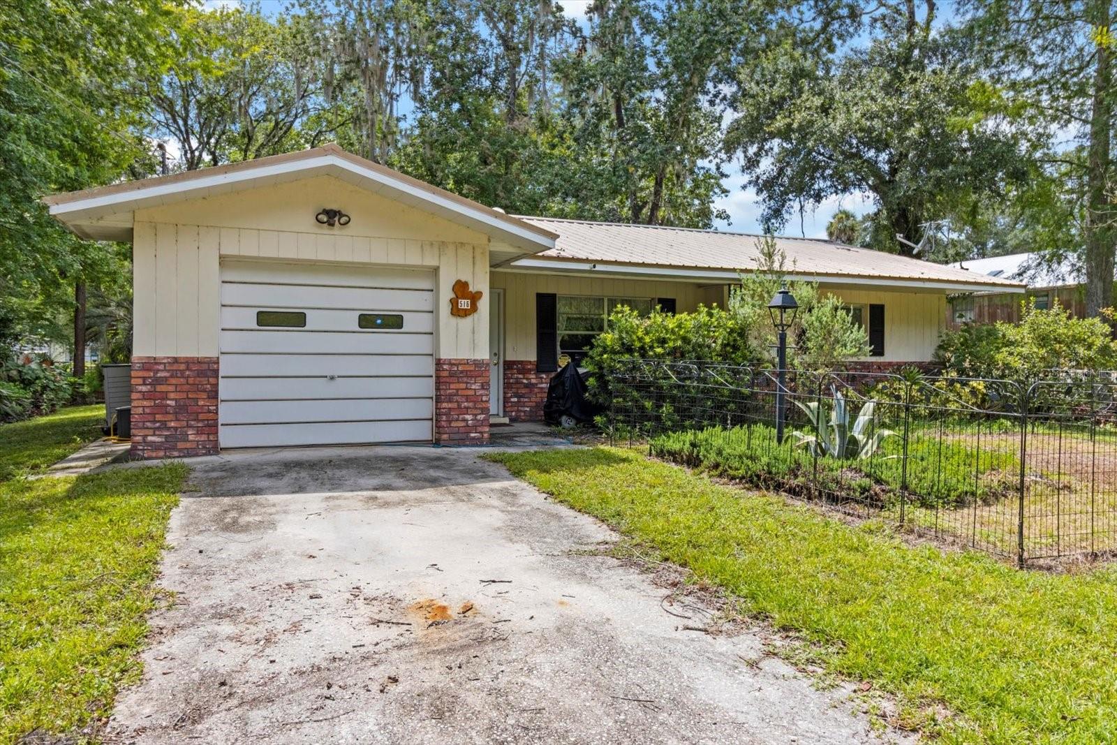 Photo of 516 S TUCK POINT INVERNESS FL 34450