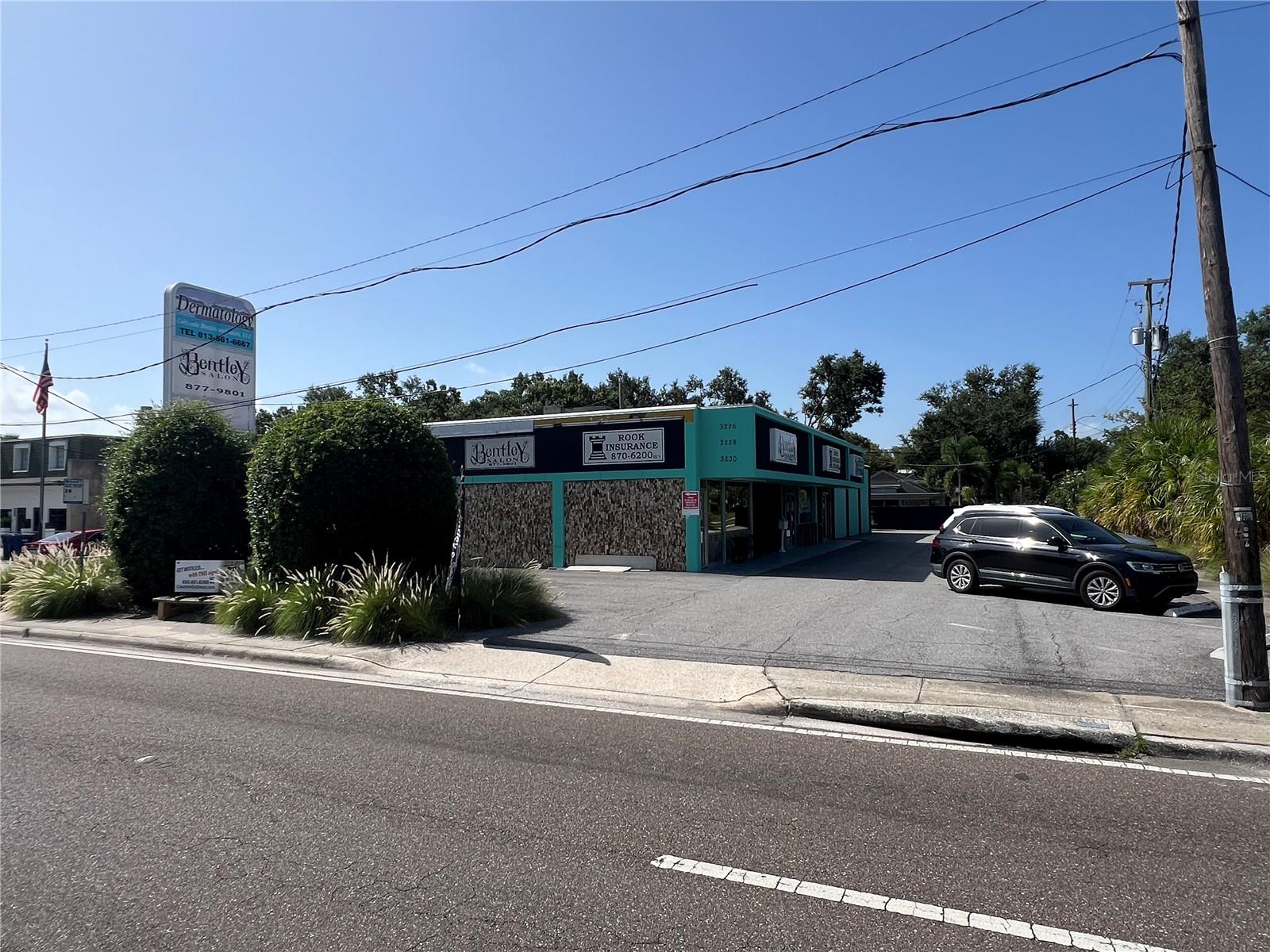 Photo of 3226 W KENNEDY BOULEVARD TAMPA FL 33609