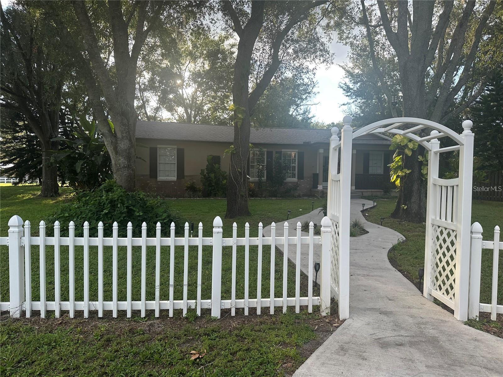 Photo of 10520 HENDERSON ROAD TAMPA FL 33625