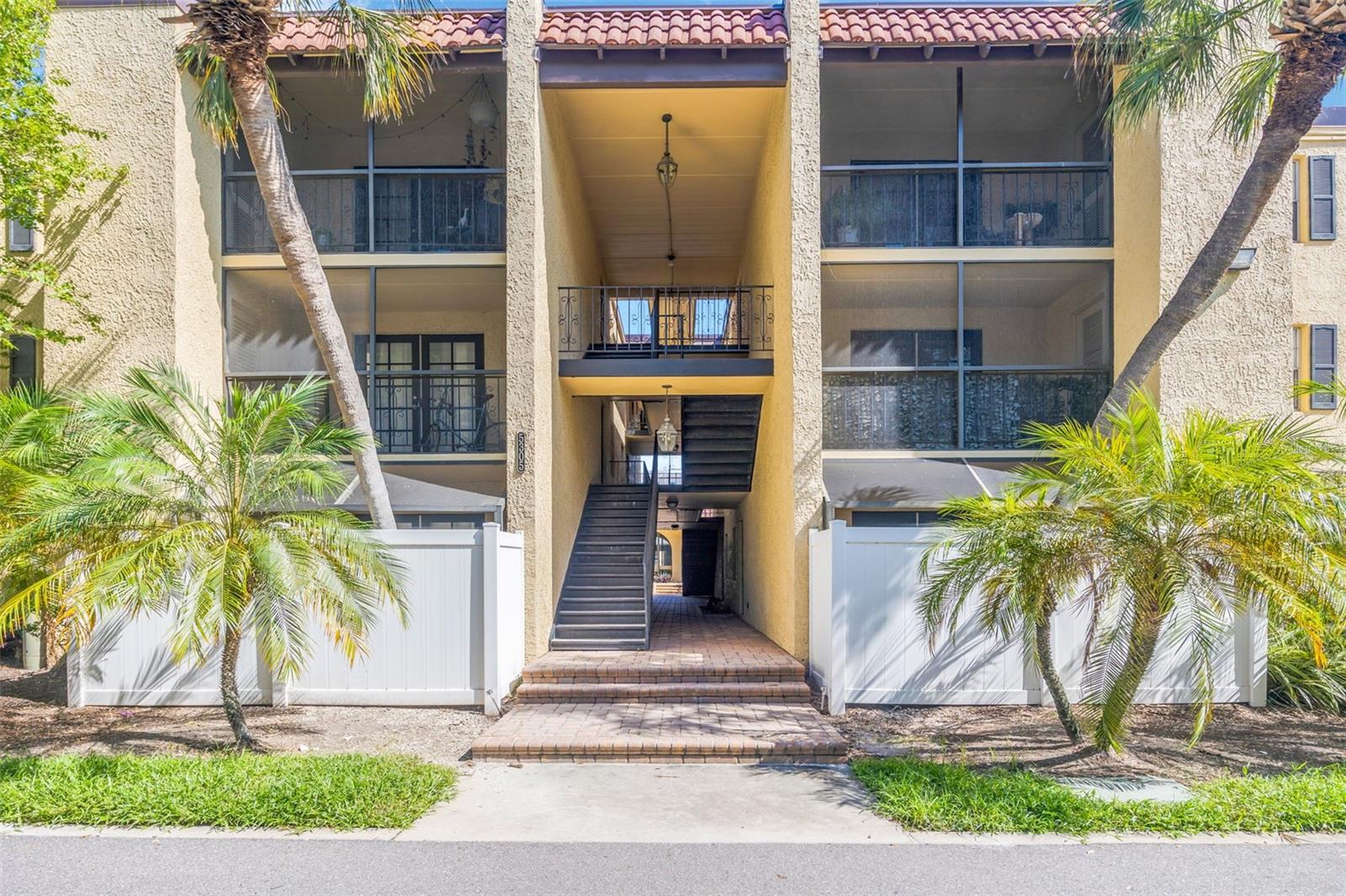 Photo of 5305 SAN SEBASTIAN COURT #127 TAMPA FL 33609