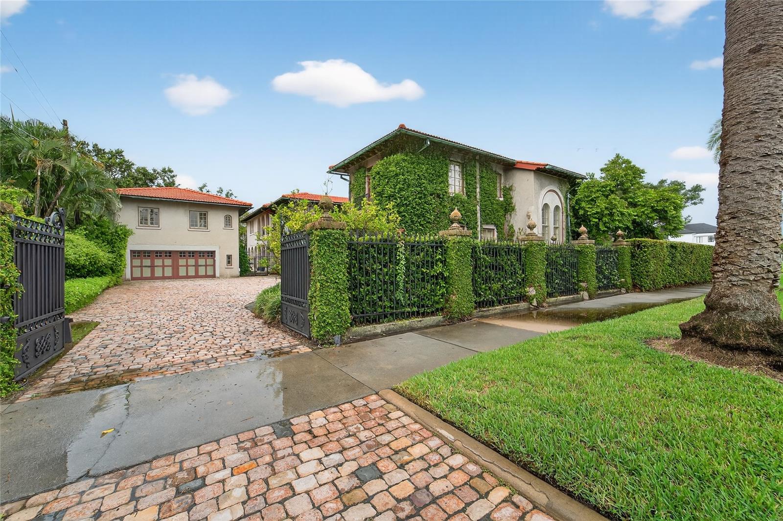 Photo of 301 CASPIAN STREET TAMPA FL 33606