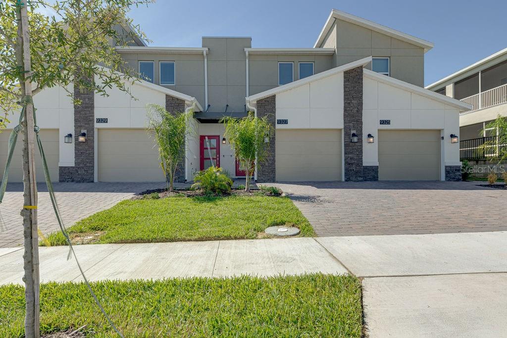 Photo of 9327 SOMMERSET HILLS DRIVE #9327 DAVENPORT FL 33896