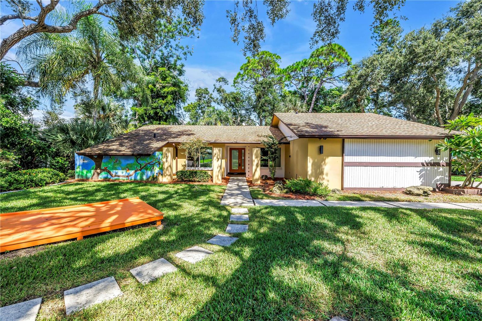 Photo of 905 SERPENTINE DRIVE ST PETERSBURG FL 33705