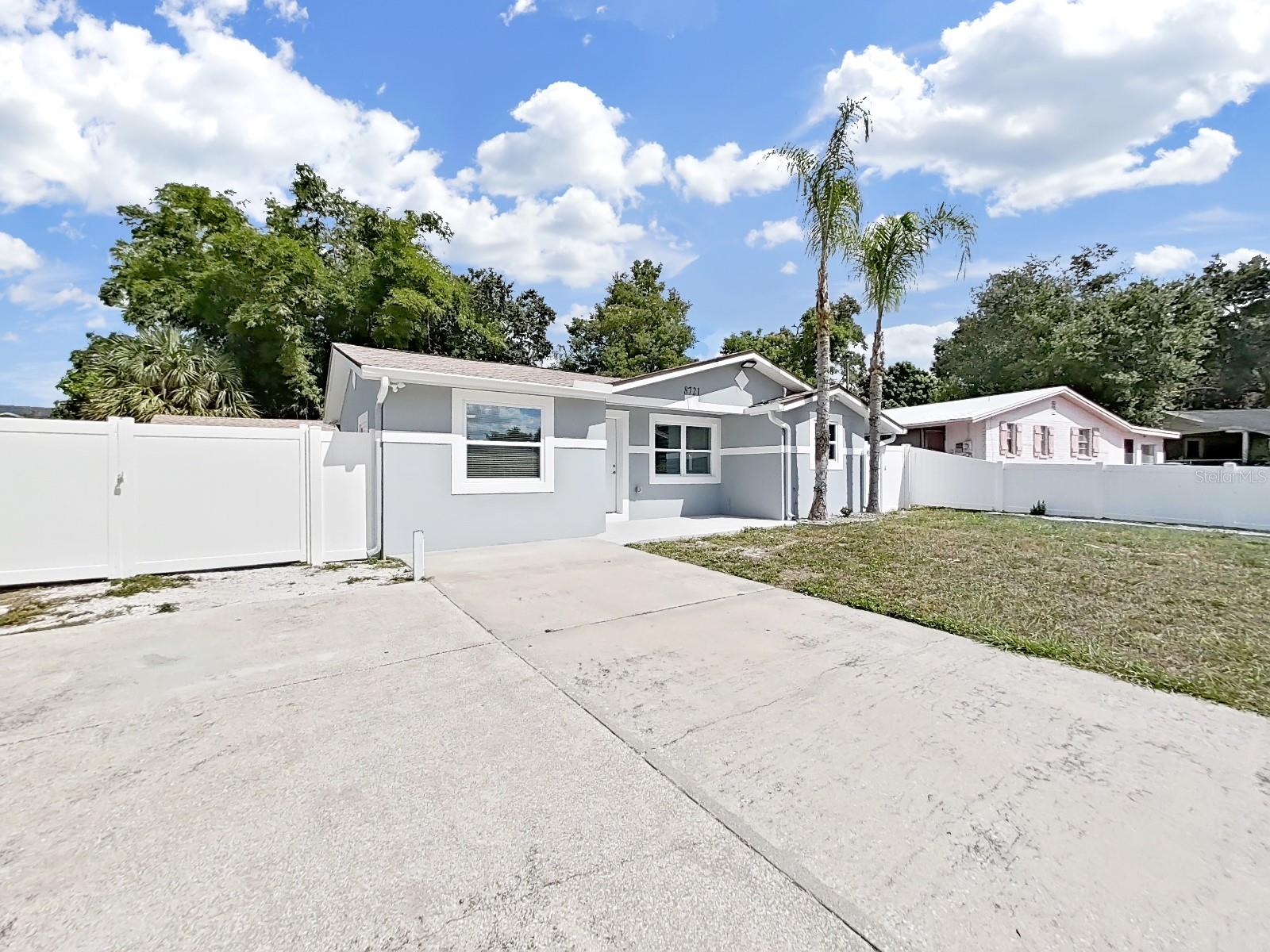 Photo of 8721 N RIVER FOREST CIRCLE TAMPA FL 33604