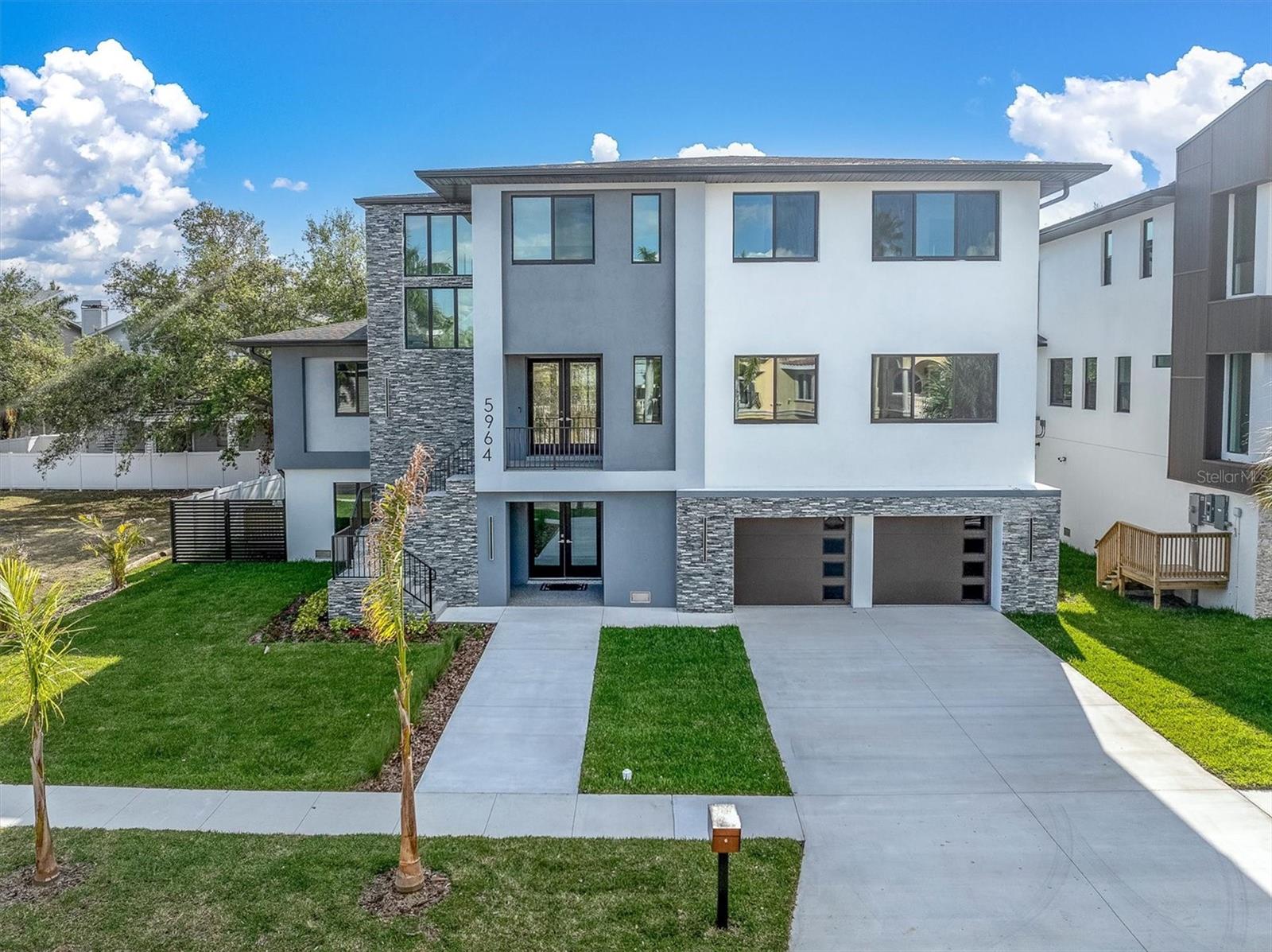 Photo of 5964 BAYVIEW CIRCLE GULFPORT FL 33707