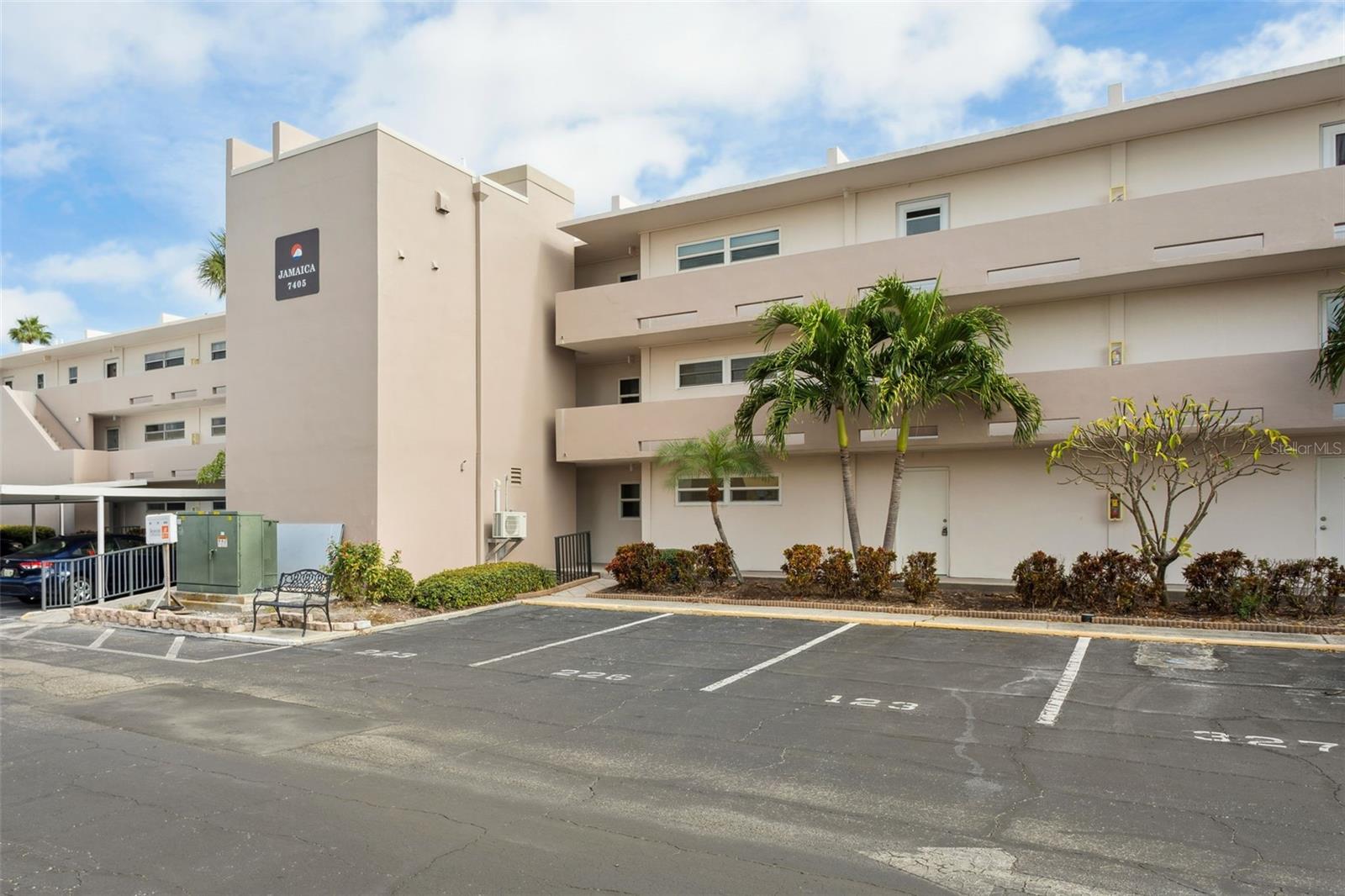 Photo of 7405 BAY ISLAND DRIVE #123 SOUTH PASADENA FL 33707
