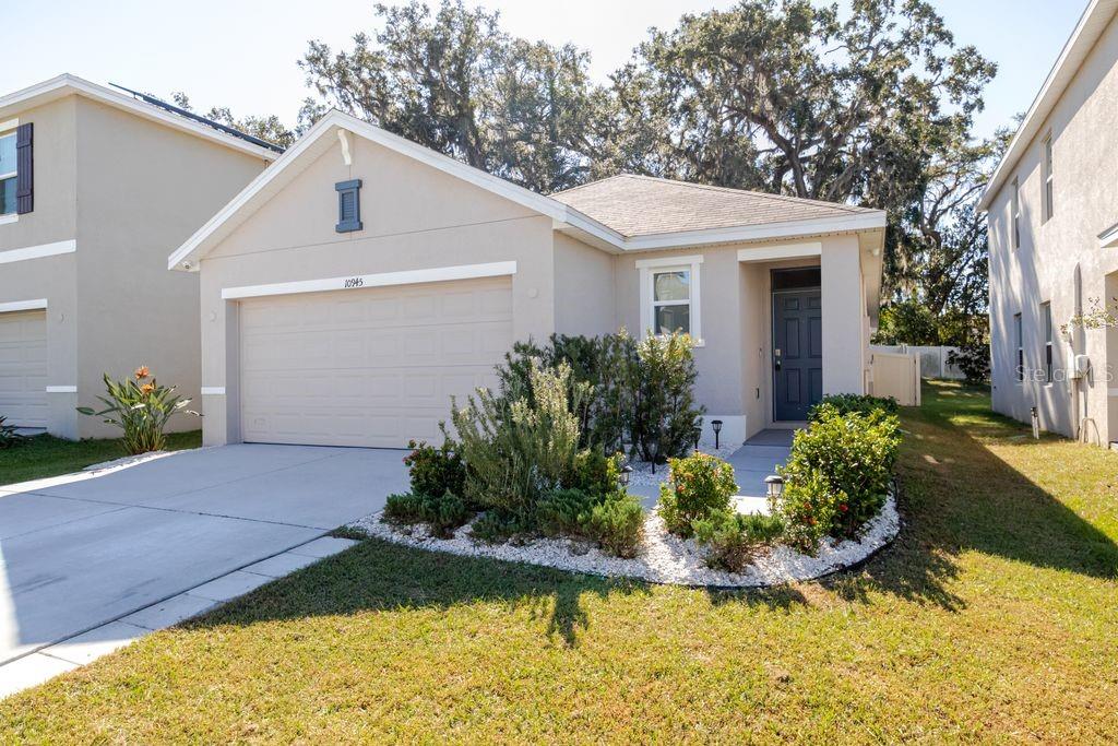 Photo of 10945 TRAILING VINE DRIVE TAMPA FL 33610
