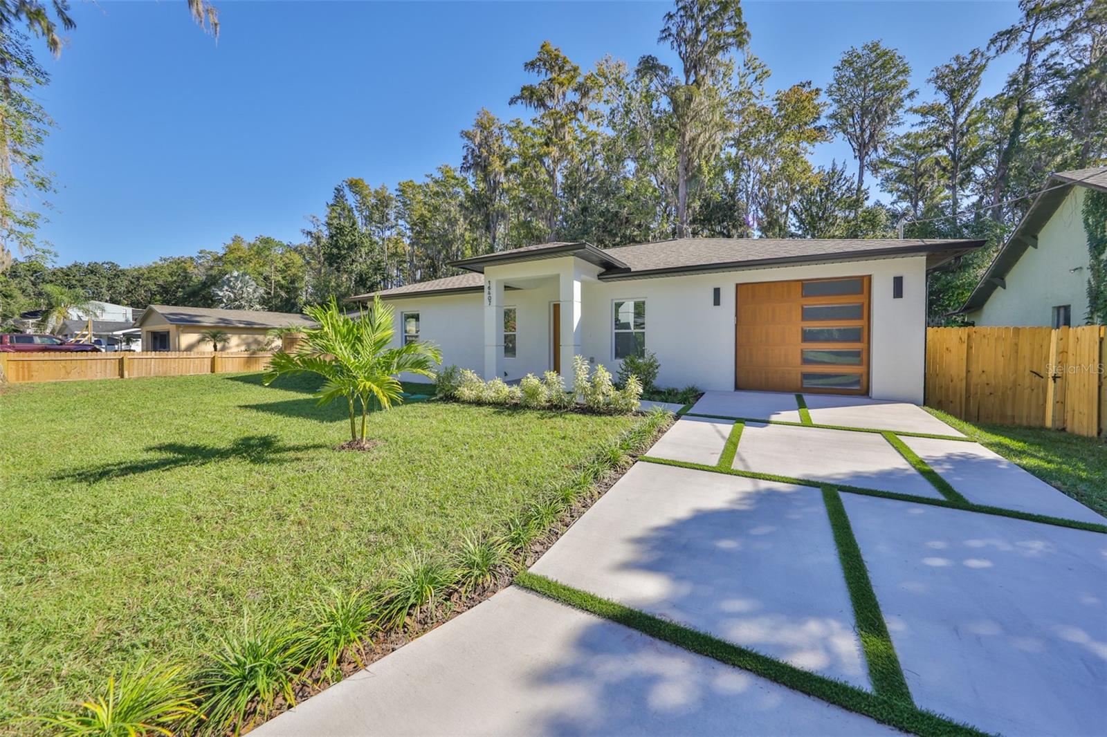Photo of 16407 LAKE BYRD DRIVE TAMPA FL 33618