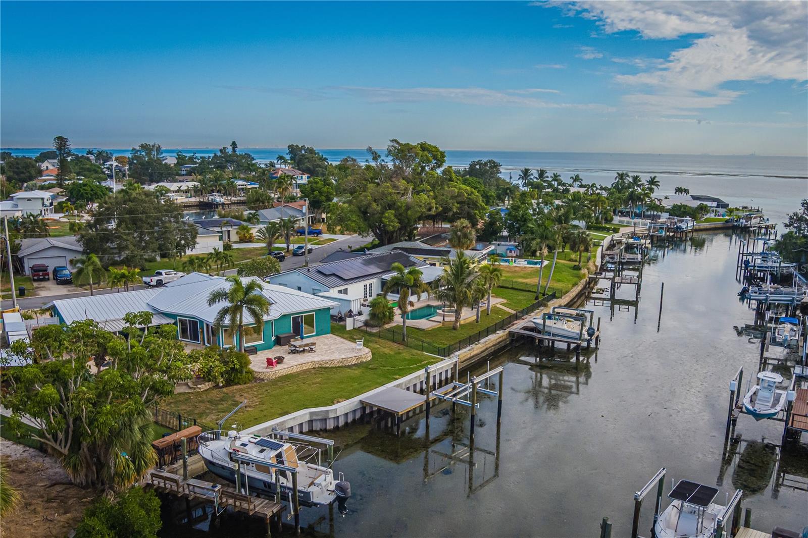 Photo of 510 LEWIS BOULEVARD ST PETERSBURG FL 33705
