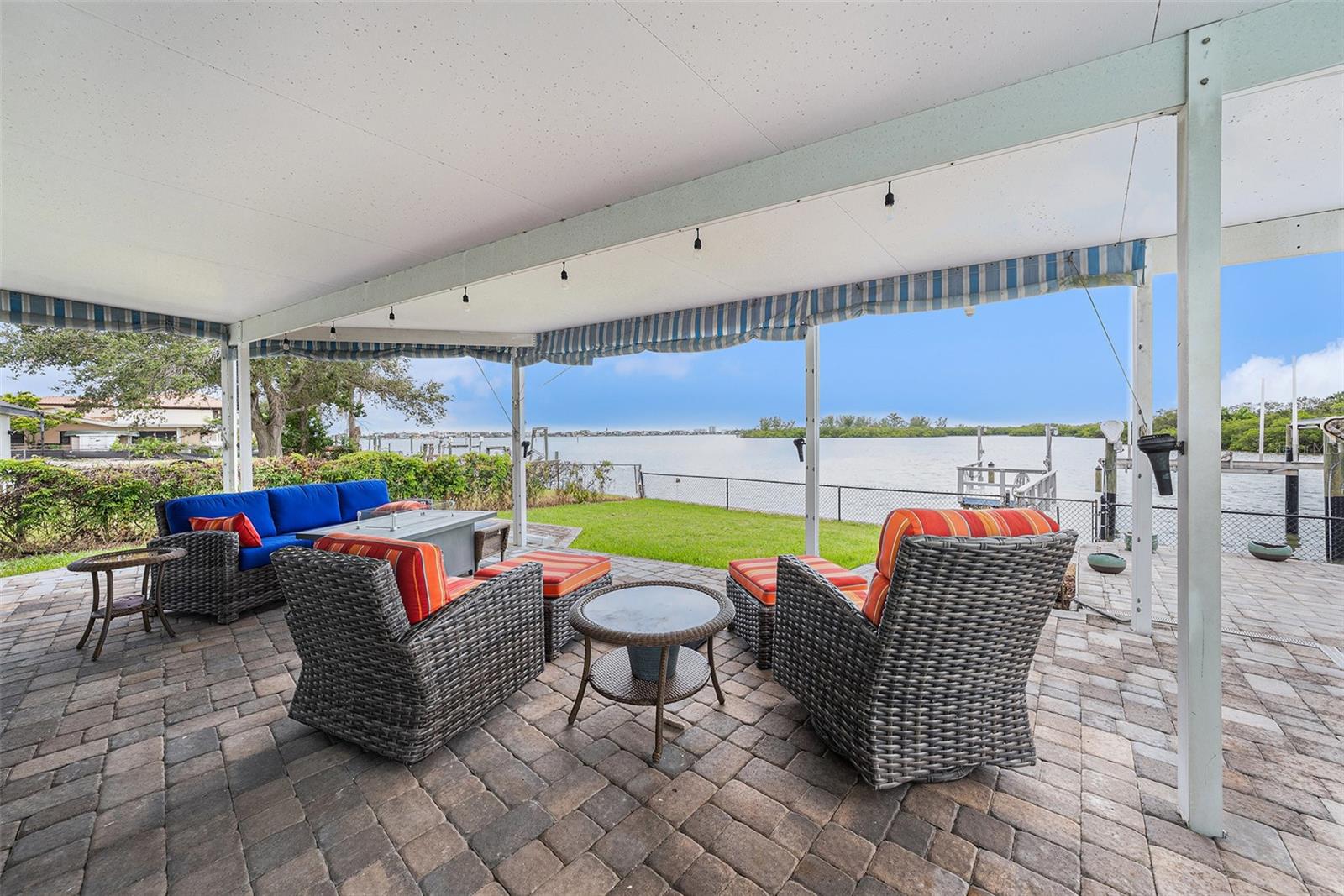 Photo of 5694 OAKHURST DRIVE SEMINOLE FL 33772