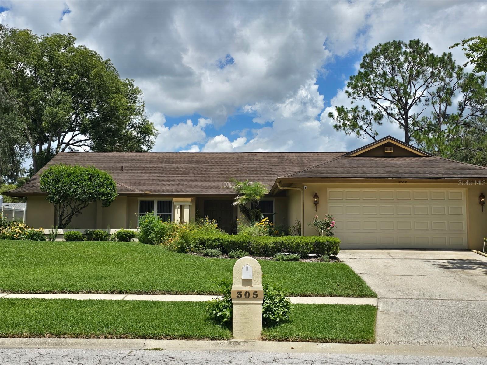 Photo of 305 RUNNING HORSE ROAD SEFFNER FL 33584