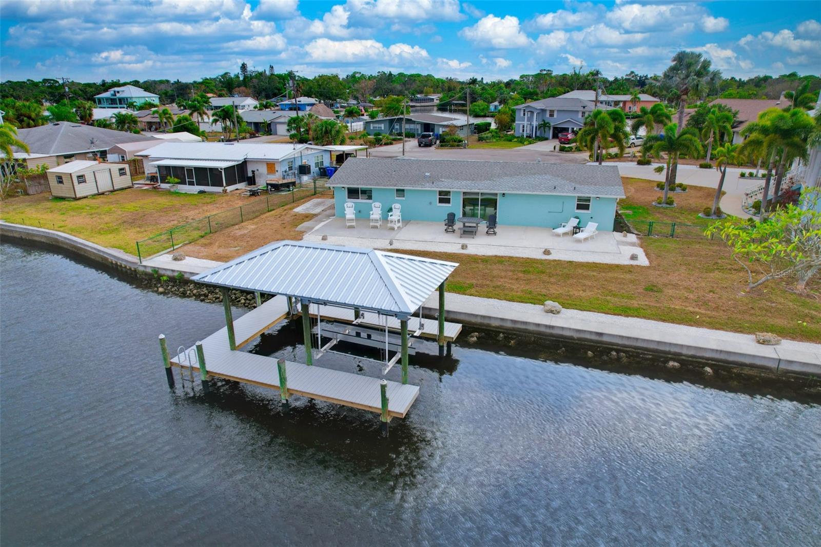 Photo of 827 BLUE HERON BOULEVARD RUSKIN FL 33570