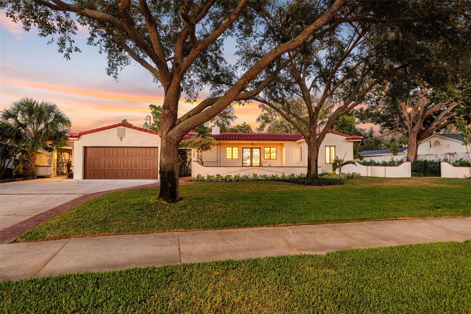 Photo of 1222 BRIGHTWATERS BOULEVARD ST PETERSBURG FL 33704