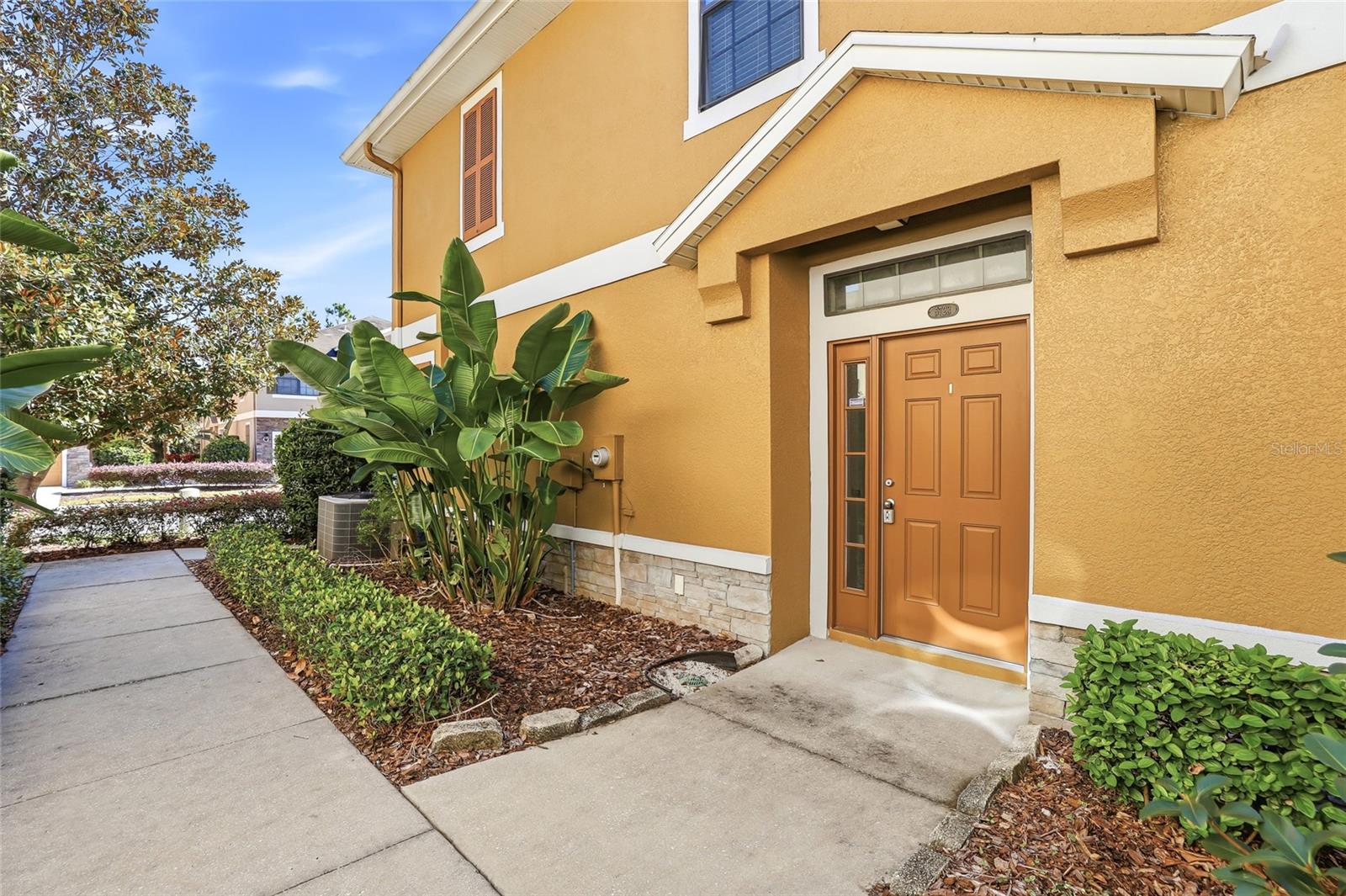 Photo of 5723 KINGLETSOUND PLACE LITHIA FL 33547